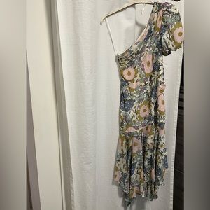 New with Tags ASTR Santorini midi one shoulder floral dress